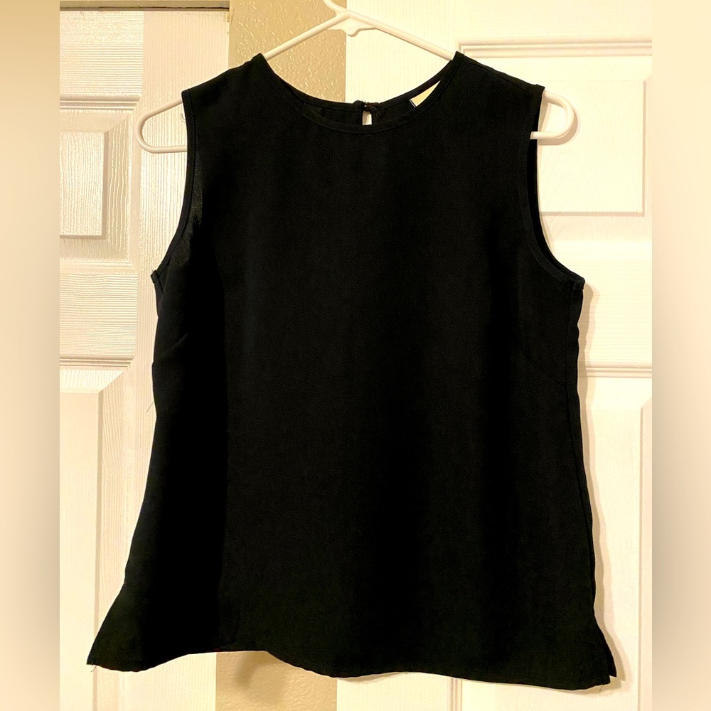 Black sleeveless blouse - Petite